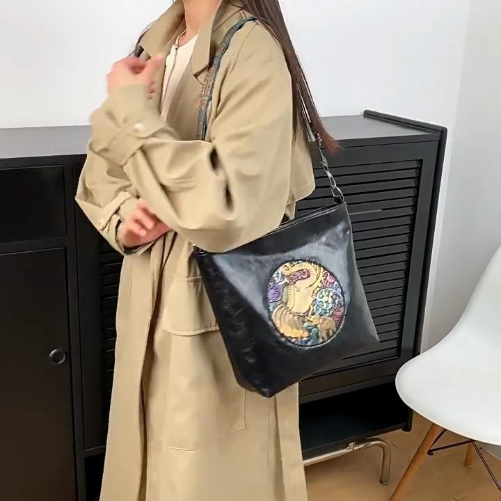 Retro Simple Women's Bag Shoulder Bag Small Square Bag Portable Diagonal Bag