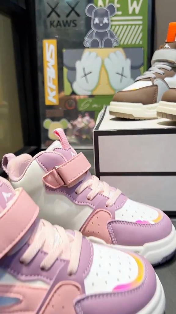 New Children's Fashion High-top Sneakers for Boys and Girls with High-value Outdoor Sports Shoes