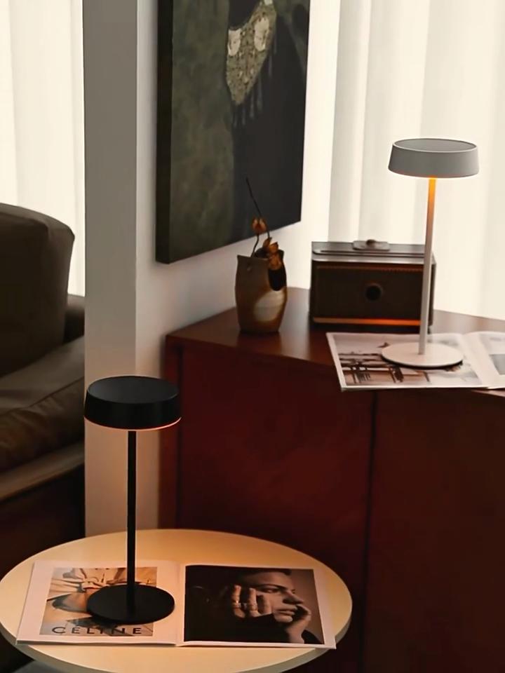 Nowa Rechargeable Desk Table Lamp do Sypialni i na Kemping, Podwójne Tryby Ładowania, 3 Temperatury Barwowe, Wodoodporna Lampka Nocna do Domu i na Zewnątrz