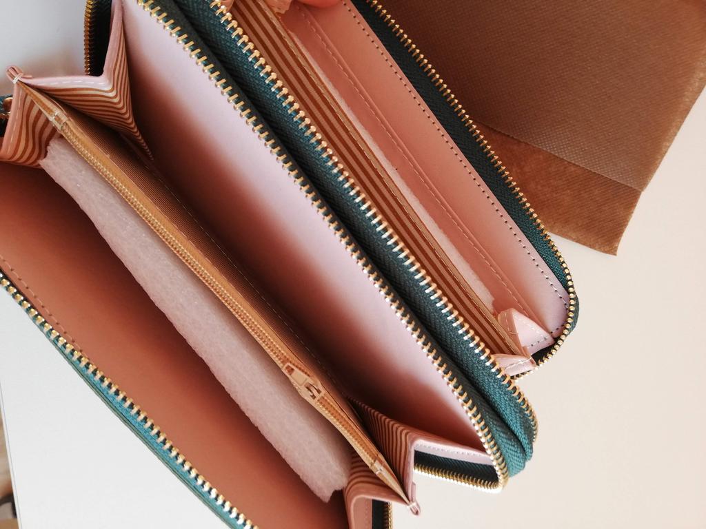 hand purse wallet