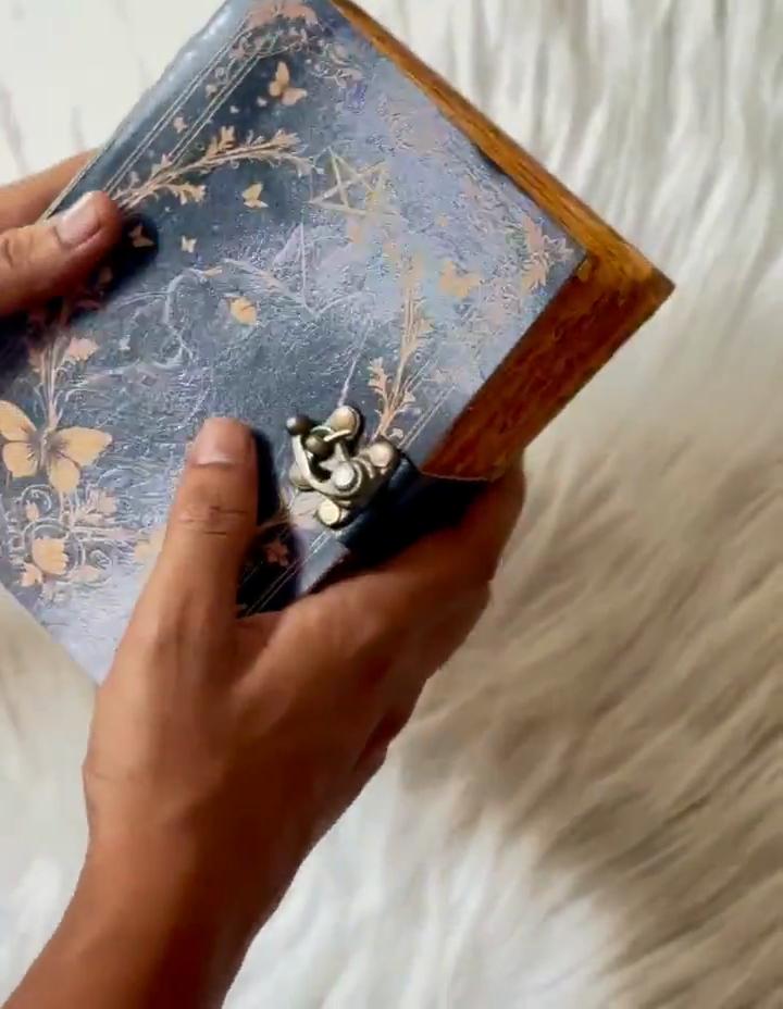 Black Cat Grimoire Journal | Gothic Lockable Witchcraft Diary | Vintage Handmade Leather Bound Notebook | Book of Shadows | Grimoire Book