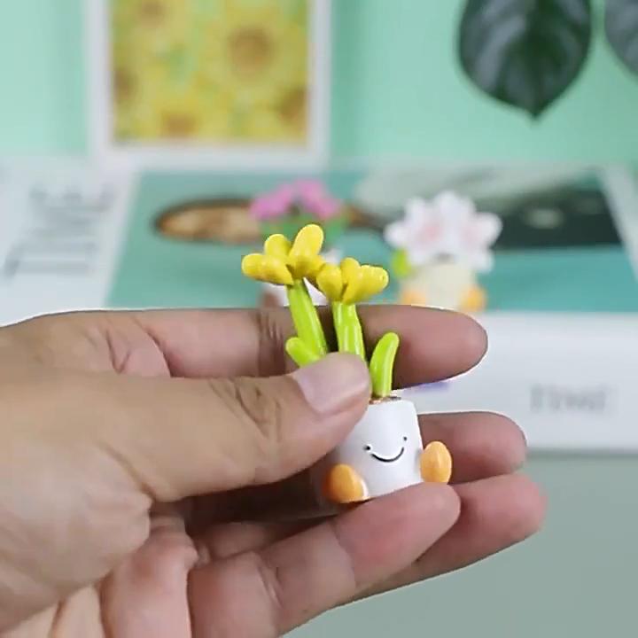 Decorative Accessories for Car Interior Cute Mini Flower Pot Figurine, Resin Cartoon Planter Ornament Kawaii Plant Figurine Shelf Dashboard