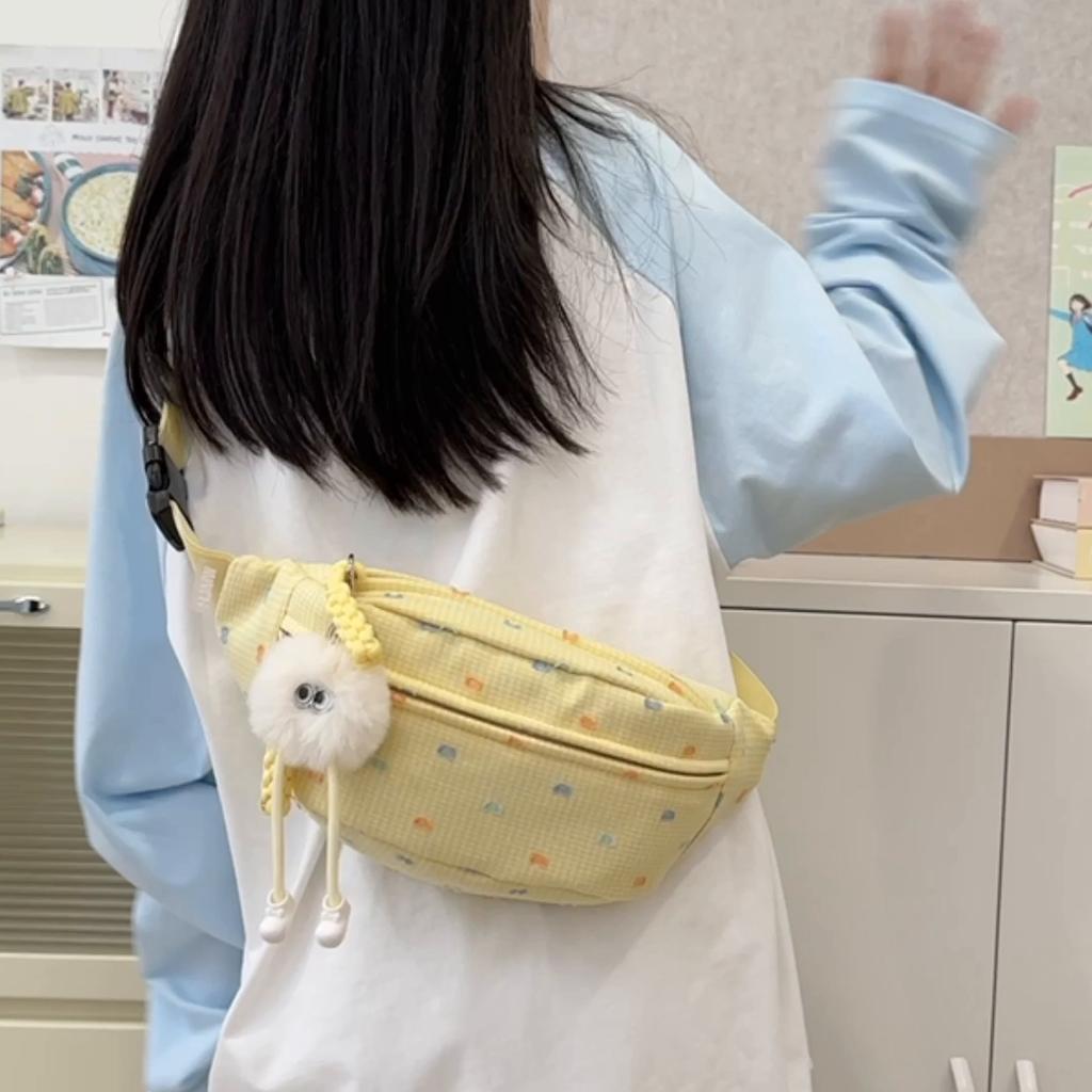 Dámská crossbody taška, sportovní náprsní taška, barevné bloky, ledvinka