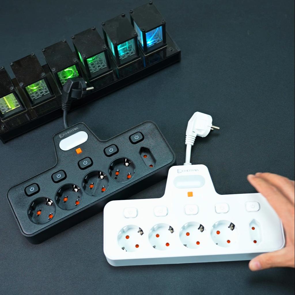 European standard multi socket lighting power socket, made of PC fire-resistant and flame-retardant material, equipped with small night lights