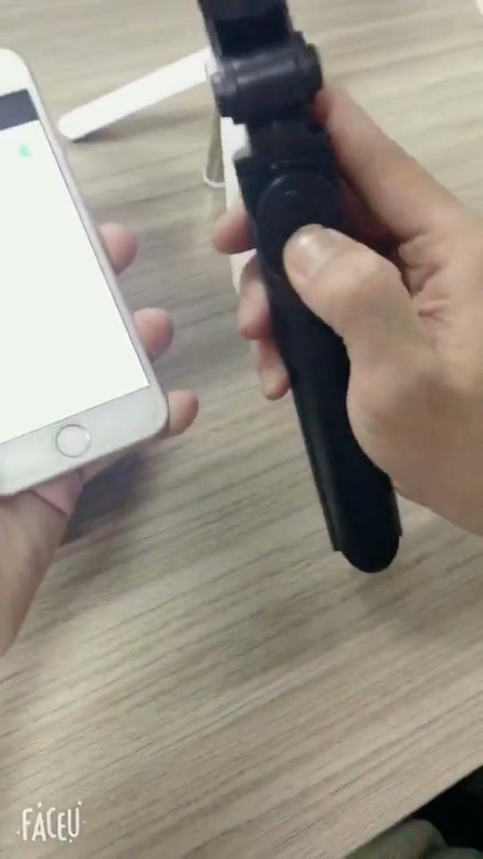 Utvidbar Selfie Stick for iphone Integrert universell telefonholder bordstativ med BT-fjernkontroll