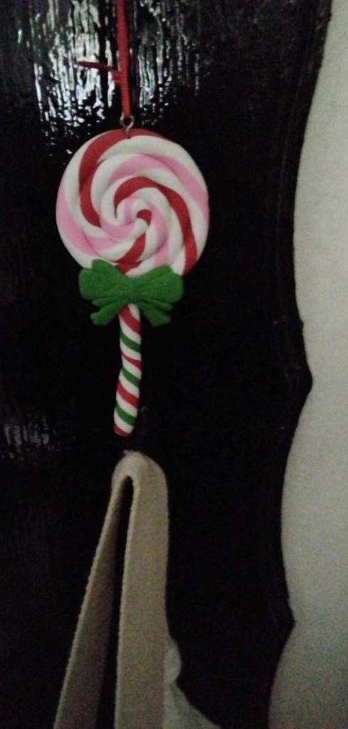 Palloncino a forma di bastoncino di zucchero colorato di 18,5 x 35 cm - PartyDeco per 6,90