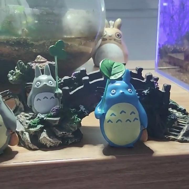 Aquarium Dekoration Lebendige Farbecht Aquarium Landschaftsbau PVC Anime Figur Miyazaki Katze mit Blatt