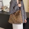 Leopardmönstrad tygväska för kvinnor Reseryggsäck Crossbody-väska