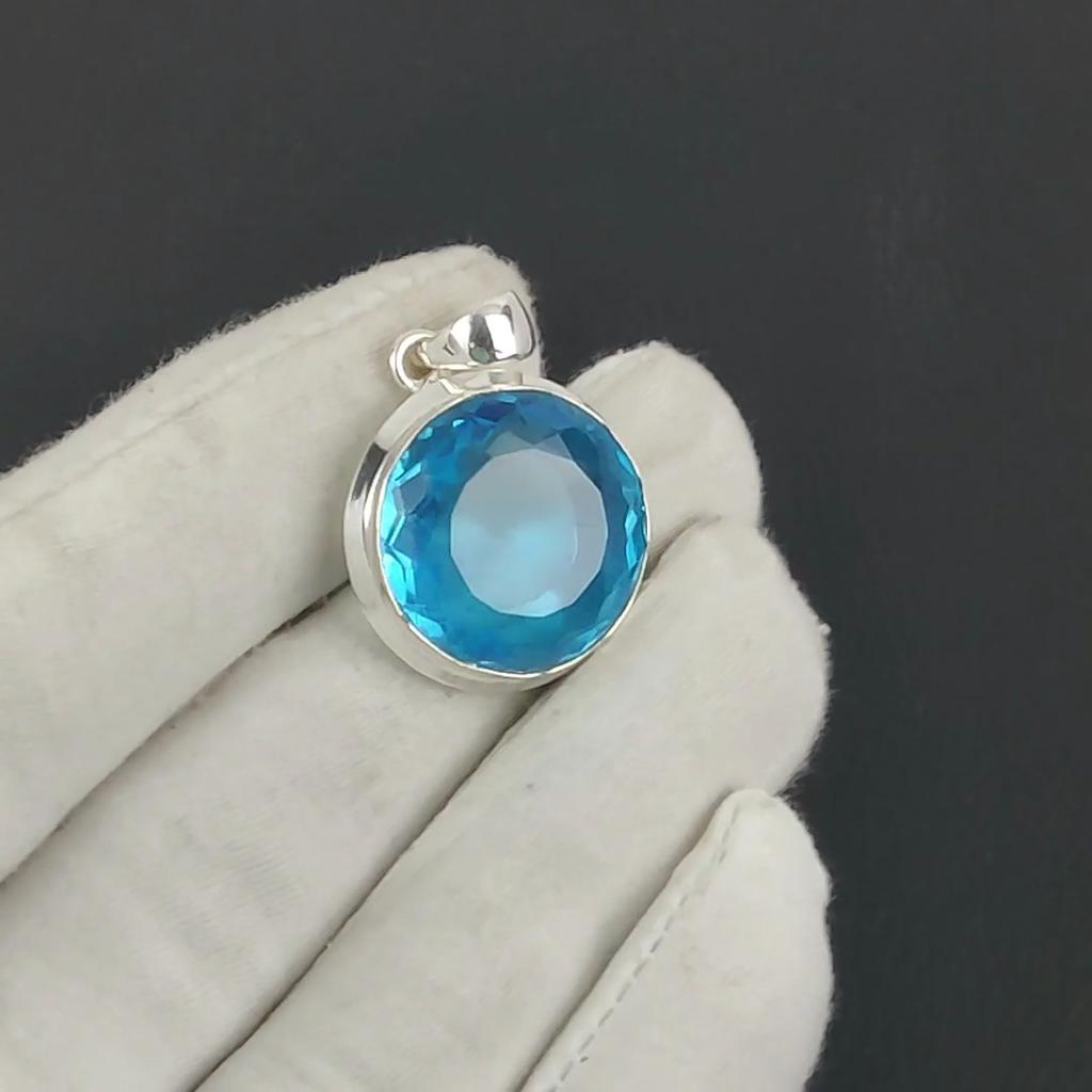 Vackert Siwss Blå Topas Ädelsten Silverhänge i 925 Sterling Silver - Handgjord Oval Design, Vardags Smycken Fest Smycken Gåva