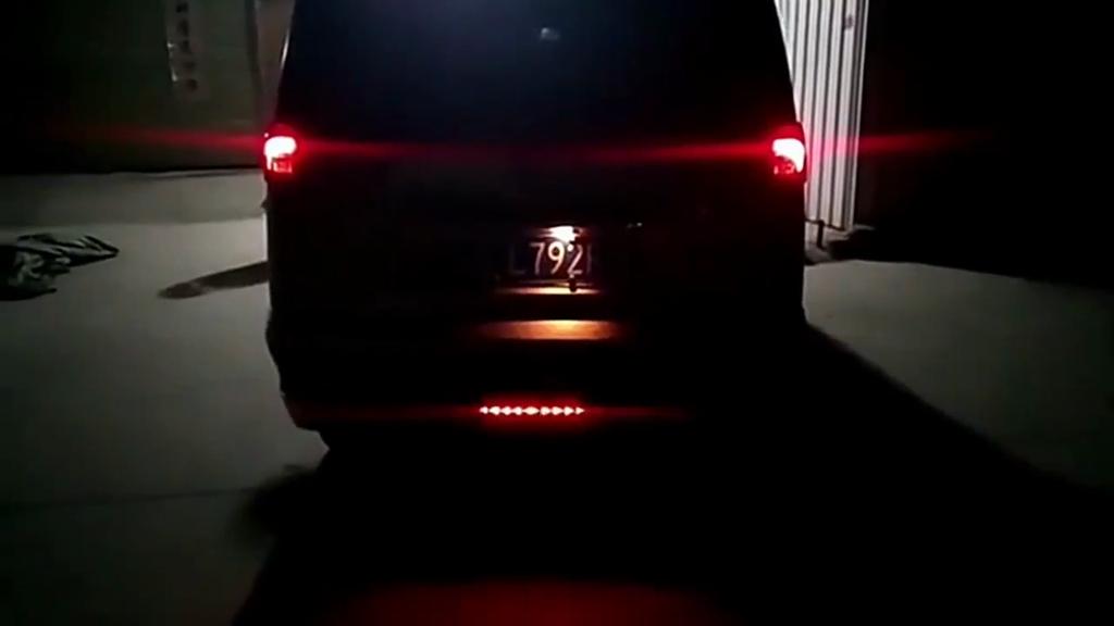 Car Tailgate LED Light Bar, 528 LEDs Fishbone Arrow Strobe, Third Brake Stop Reverse Running Light, Waterproof No Drill Strip for Pickup SUV Jeep