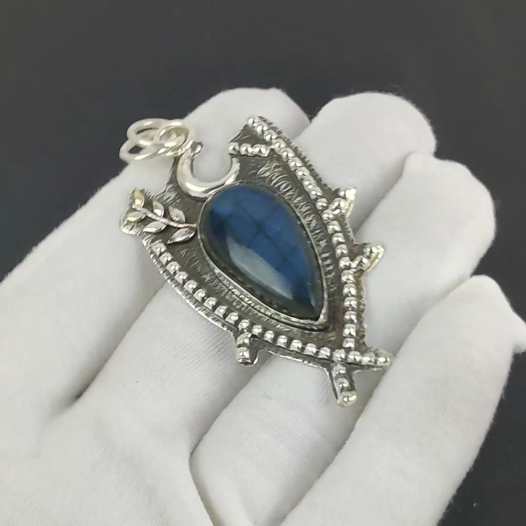 Natural Blue Flash Labradorite Gemstone Silver Pendant In 925 Sterling Silver- Handmade Design, Everyday Wear Jewelry, Unique Pendant Party Wear Gift