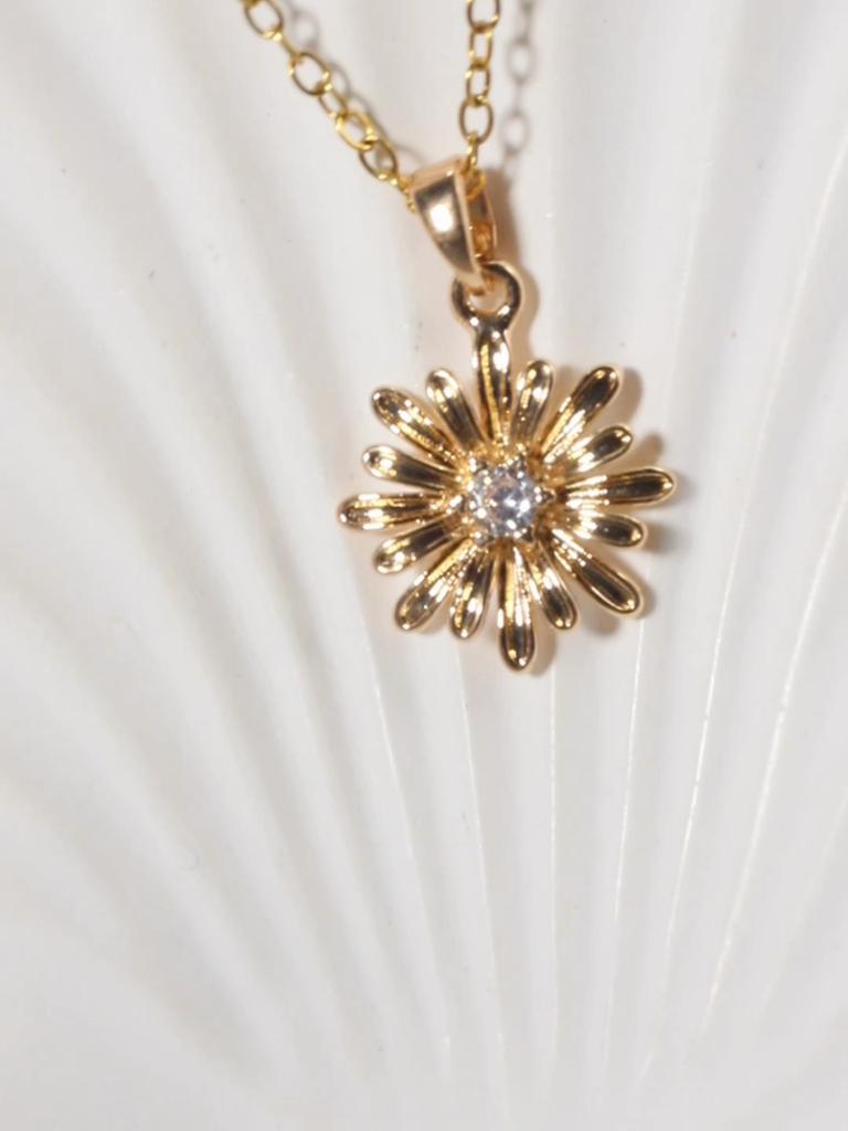 Flower Shape Pendant Necklace for Women Golden Stainless Steel Clavicle Chain Wedding Party Daily Wear Jewelry Accessories