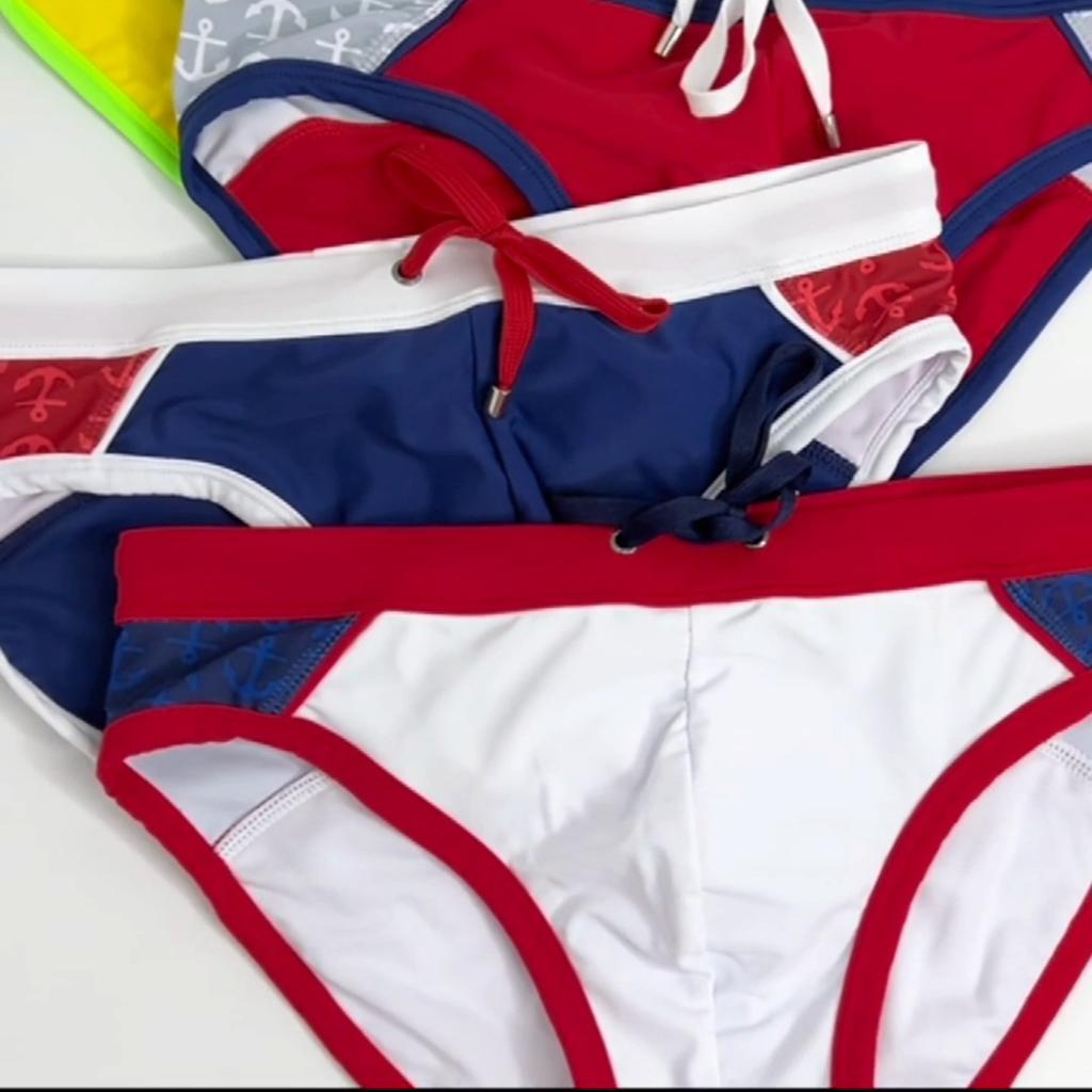 Pánské plavky značky UXH kalhotky s nízkým pasem přiléhavé sexy plavky plážové oblečení opalování, surfování