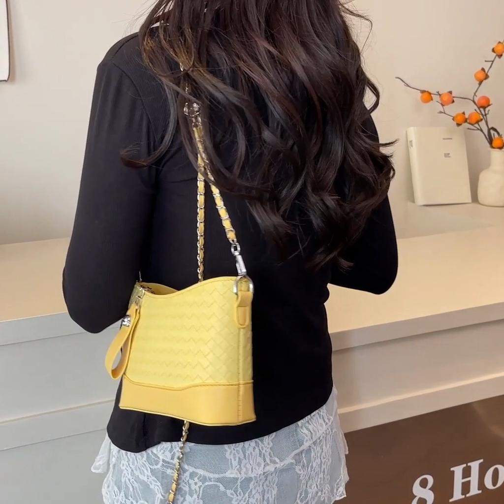 2025 Summer New Weaving Crossbody Bag Fashionable And Casual Small Bucket Bag Women'S Shoulder Bag