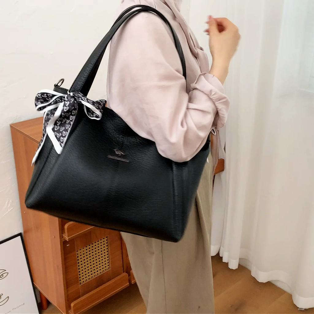 Large Capacity Commuter Shoulder Bag PU Retro Hand Tote Bag