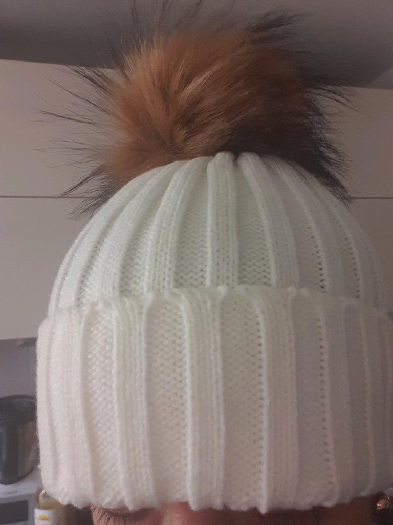 Berretto in cashmere con pon pon Nero - Cappelli & Berretti Donna