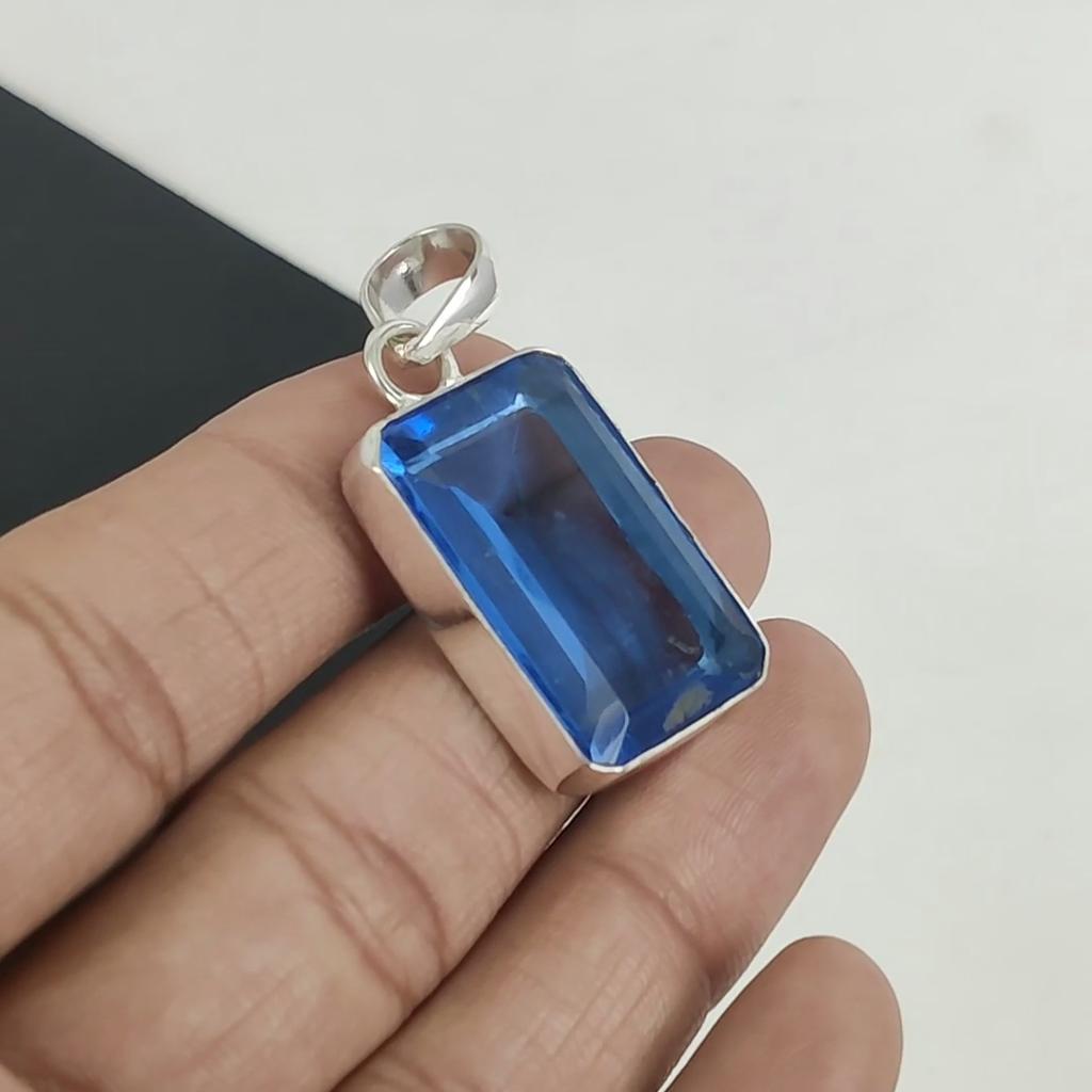 Delikatny wisiorek z kamieniem szlachetnym tanzanitem, srebro próby 925 - Ręcznie robiony design, biżuteria do noszenia na co dzień, unikalny wisiorek z tanzanitem, prezent rocznicowy