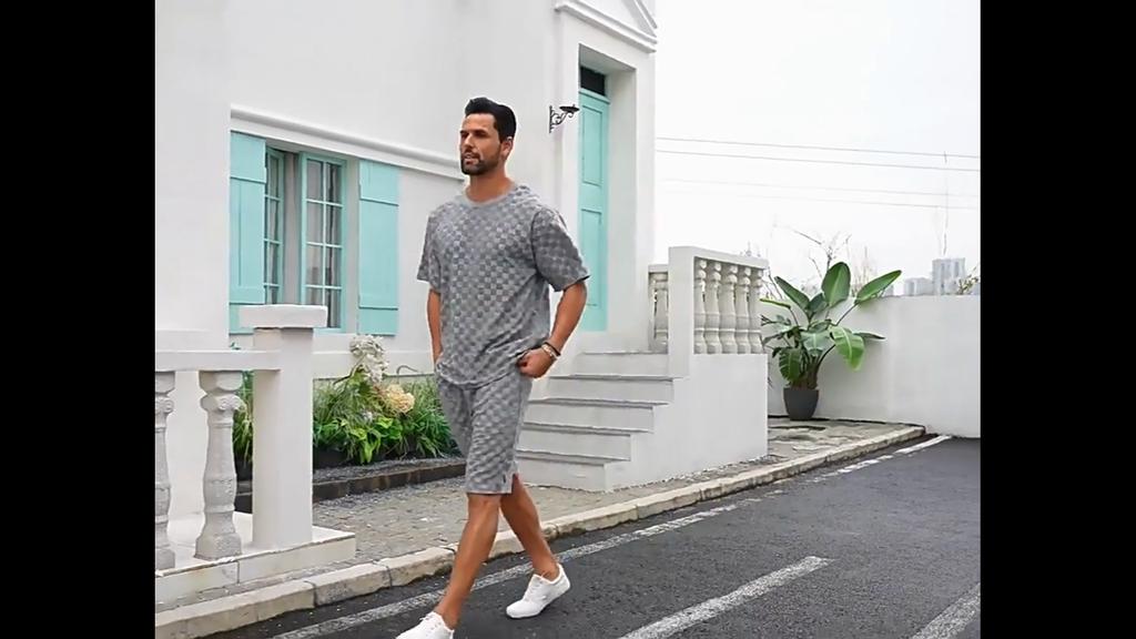Men's Sports Suit Summer New Korean High Street Jacquard Plaid T-shirt Shorts Two-piece Set Male Casual Retro Loose O-neck Top