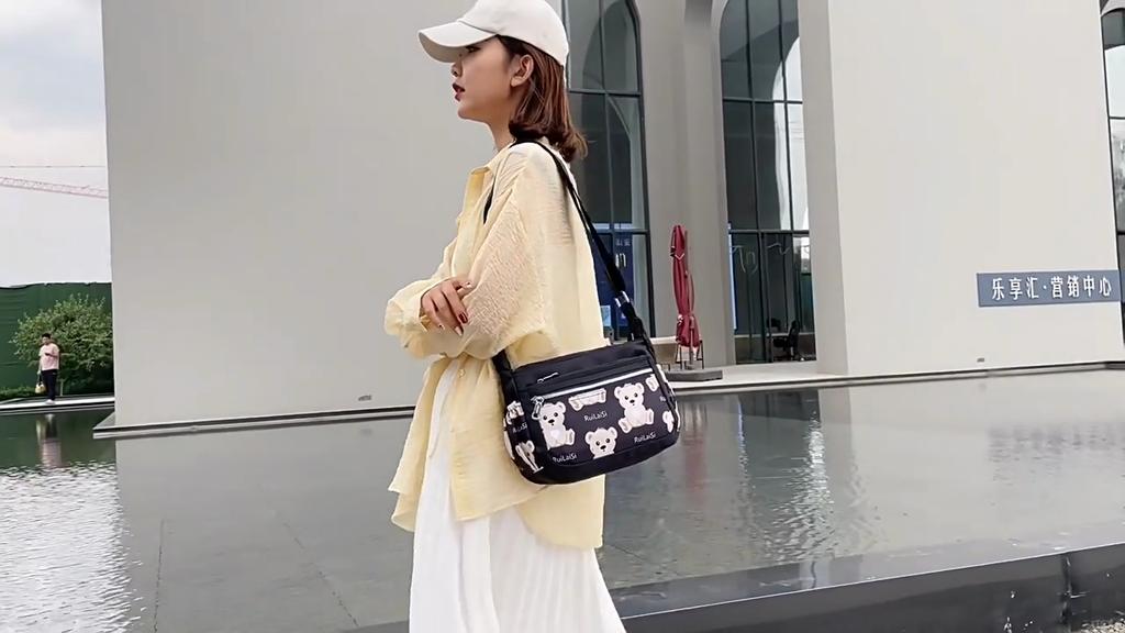 Nylon Shoulder Bag New Women's Cross-border Simple Printing Large Capacity Messenger Bag Casual And Light Middle-aged Bag