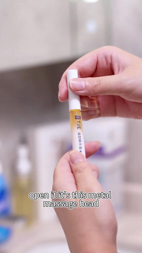 TJE Lip Essence Oil 1.7g Moisturizing, Hydrating, Anti-Cracking, Light Lip Line Primer Lip Care Oil