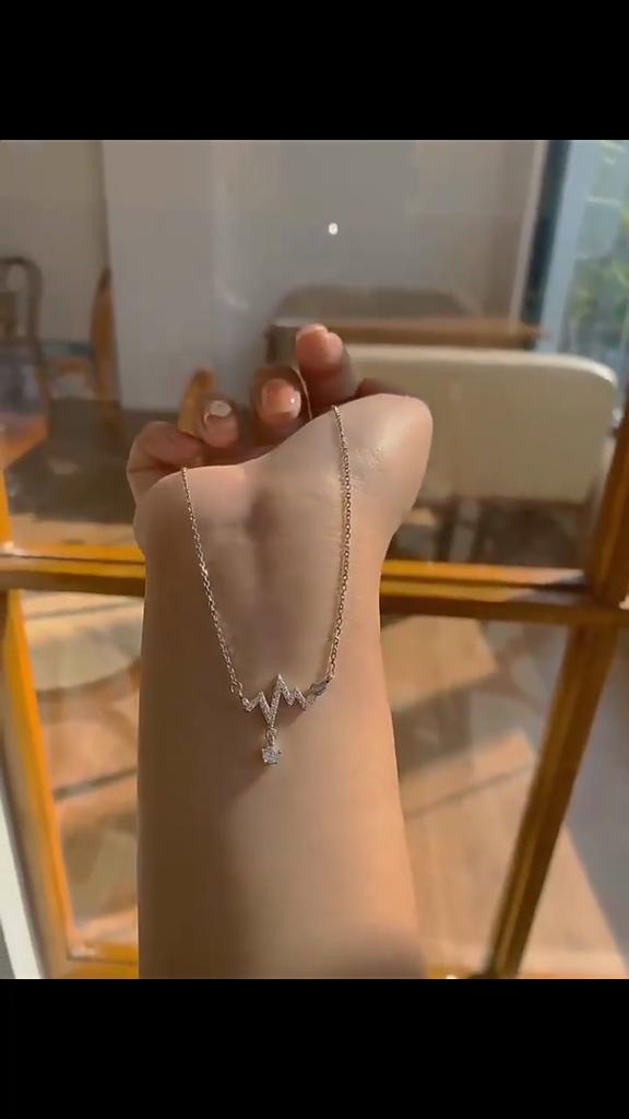 Collier de battement de cœur de style japonais et coréen pour femme, niche de personnalité, chaîne de clavicule d'électrocardiogramme, chaîne de cou