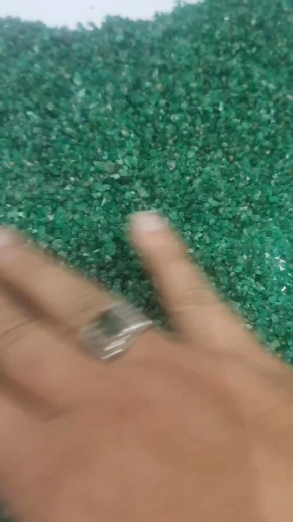 Smarald brut, piatră prețioasă naturală brută, minerale brute netratate, dimensiune brută 3-6 mm, smarald verde natural brut pentru fabricarea pietrelor prețioase.