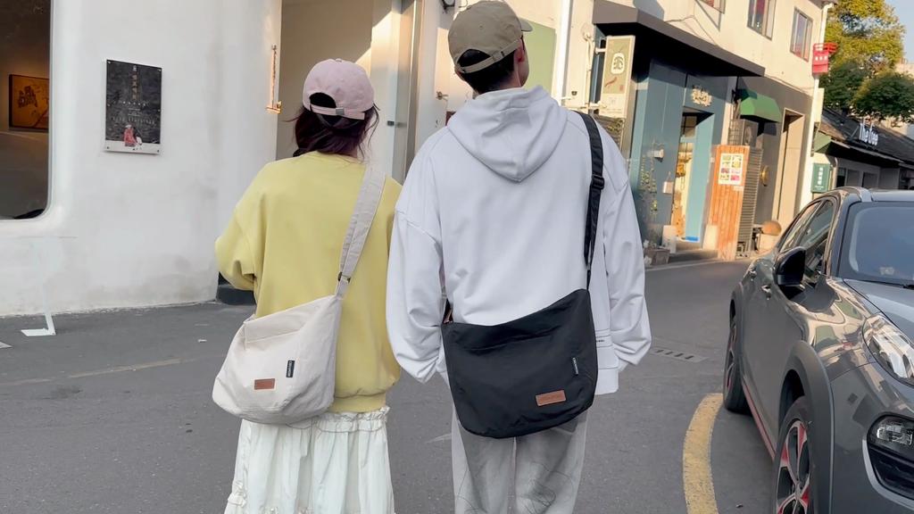 Men's Shoulder Bag Women's Lightweight Large Capacity Crossbody Bag