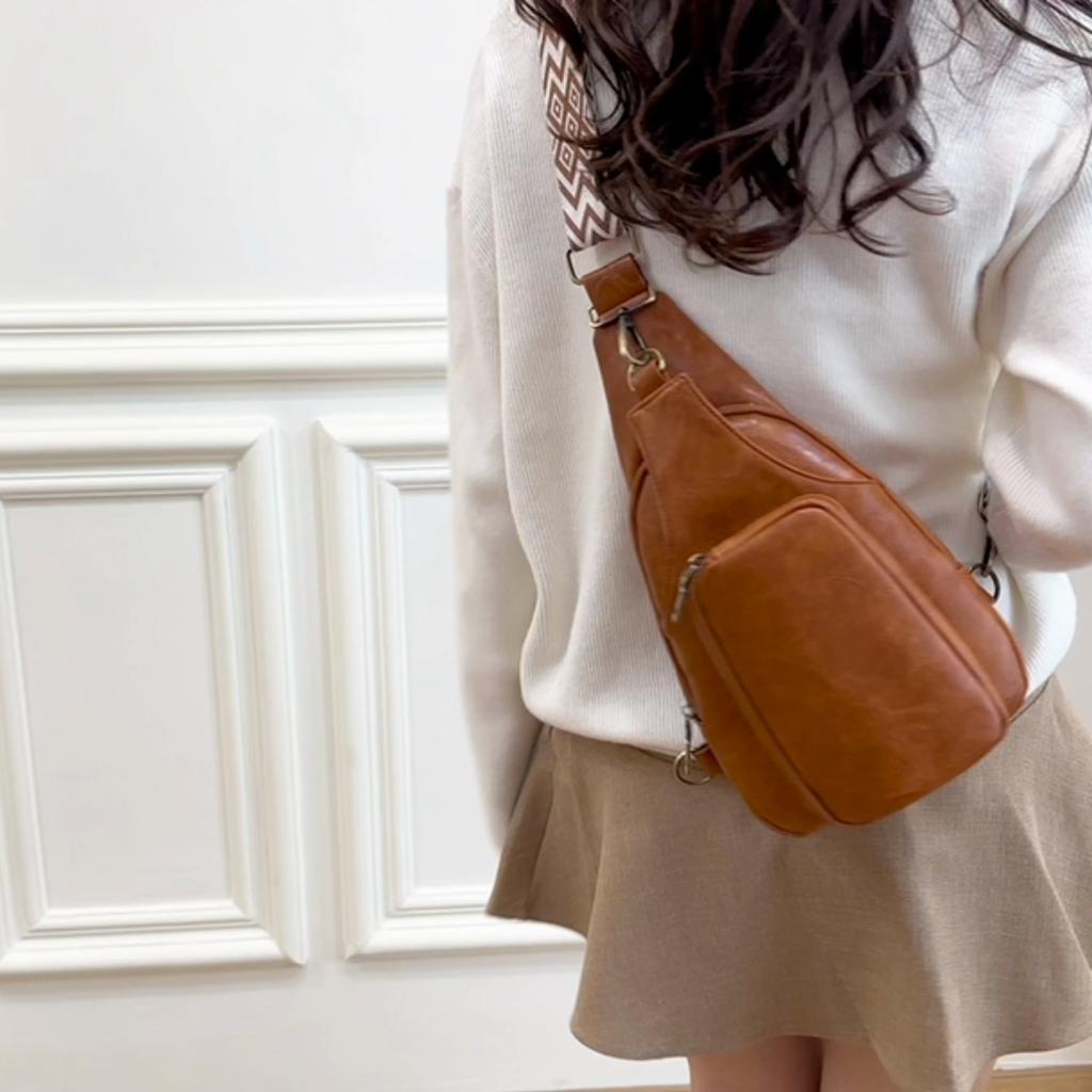 Leather Women's Chest Bag Solid Color Crossbody Bag Outdoor Sports Small Chest Bag