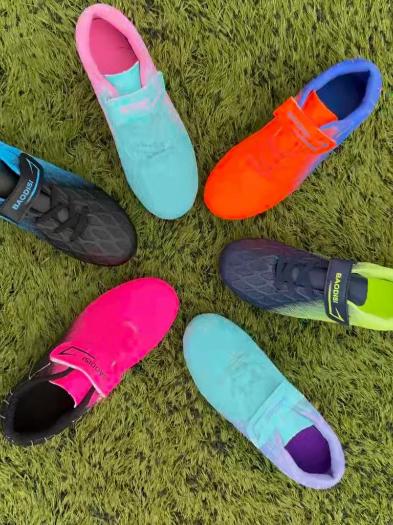 28-39 Boys Football Boots Spike Rubber Soft Sole Kid's Professional Artificial Turf Training Football Boots for Girls