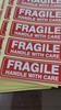 300 Stück 76 x 25 mm FRAGILE HANDLE WITH CARE Selbstklebender Versandsicherheitsetikettenaufkleber Paketschutz Erinnerungspapieranhänger