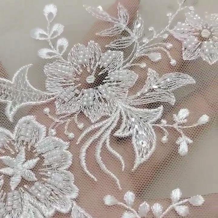 1 Pereche Decoratiuni Rochii De Mireasa Albe Decorate Cu Flori Albe De Dantela 38*18cm