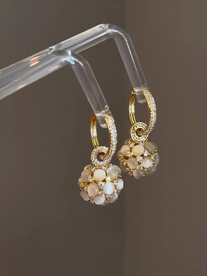 Sweet Temperament Pearl Hydrangea Circle Earrings Simple Earrings Micro-inlaid Zircon Fashion Versatile Earrings