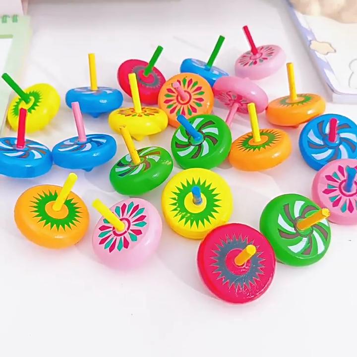 10 Pièces Mini Toupie en Bois Jouets de Bureau à Doigt Cadeaux d'Anniversaire pour Enfants Remplissages de Sacs à Friandises Piñata Cadeau de Noël