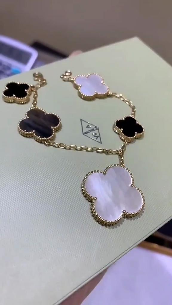 High Version New Fashion All-match 6 Flower Irregular Lucky Clover Bracelet Female Light Luxury Fashion Beautiful Four-leaf Clover Bracelet