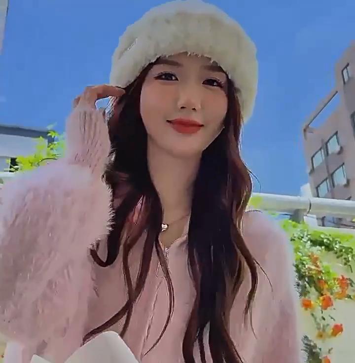 Women's Fashion All Match Winter Thicken Cold-proof Knitted Plush Hat Ladies Korean Style Fleece Lined Ear Protection Cycling Hat