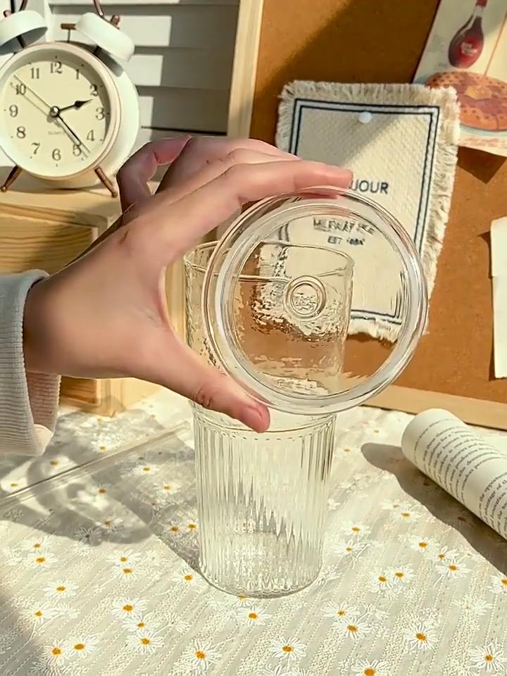 600 ml gestreifte Glastasse, transparente Gläser mit Deckel und Strohhalm, Trinkgläser, Kaffeetasse, Saft, Milch, Tee, Wassertassen, Trinkgeschirr