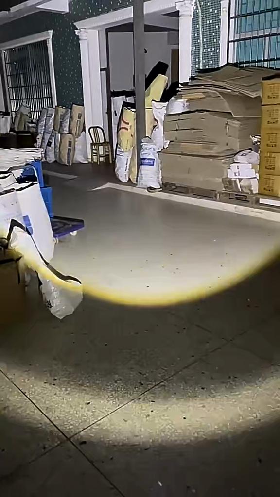 Powerful LED Flashlight With Battery Display USB Rechargeable Lamp Zoomable Flashlights Outdoor Camping Lamp Waterproof Torch Light Fishing