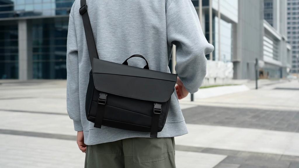 Men's Large Capacity Shoulder Bag Waterproof Crossbody Bag