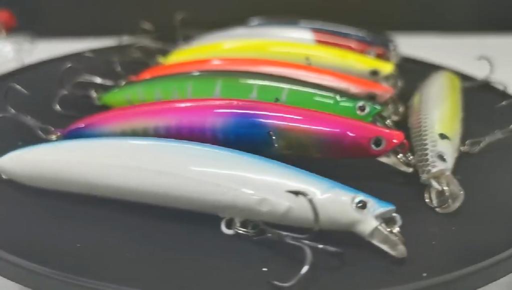 HENGJIA 1pc Wobbler Fishing Lure Bionic Bass Pike Artificial Bait Hard Plastic Tackle