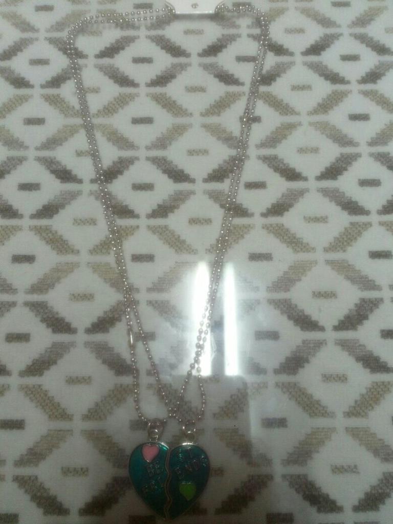 2 Pezzi Collana Amicizia, Confezione da 2 Collane con Ciondolo a Mezzo Cuore, Arcobaleno Collana dell'Amicizia per Donne e Ragazze